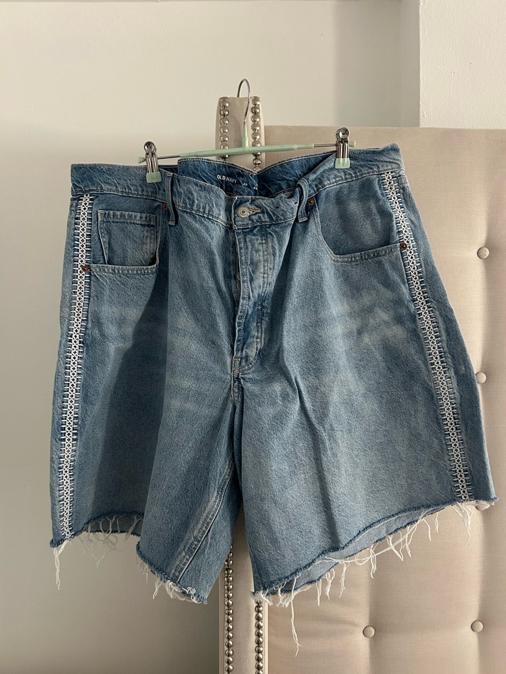 New Old Navy mid rise baggy jean shorts 20